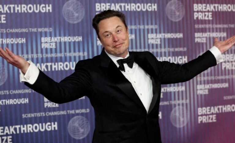 Elon Musk Becomes The First Human In History To Surpass A $400 Billion Net Worth.