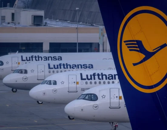 Lufthansa Flight Flies on Autopilot for 10 Minutes After Co-Pilot Faints in Cockpit: A Shocking Aviation Incident