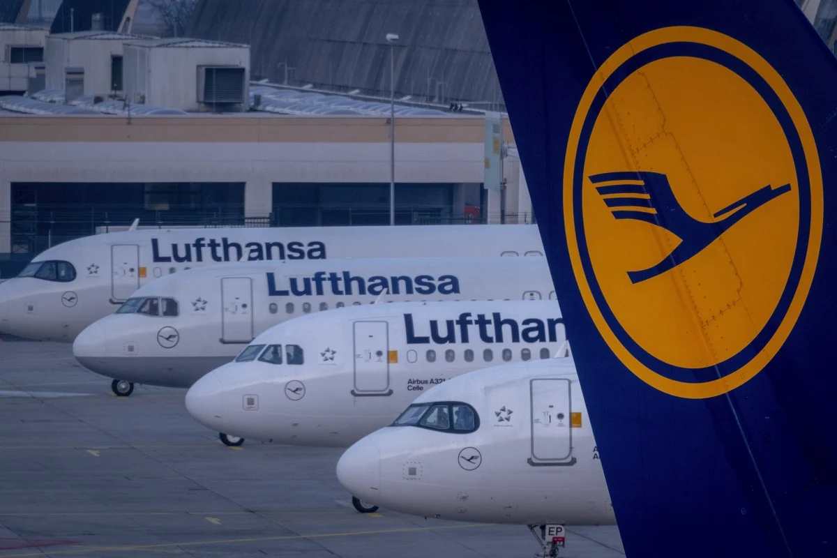 Lufthansa Flight Flies on Autopilot for 10 Minutes After Co-Pilot Faints in Cockpit: A Shocking Aviation Incident